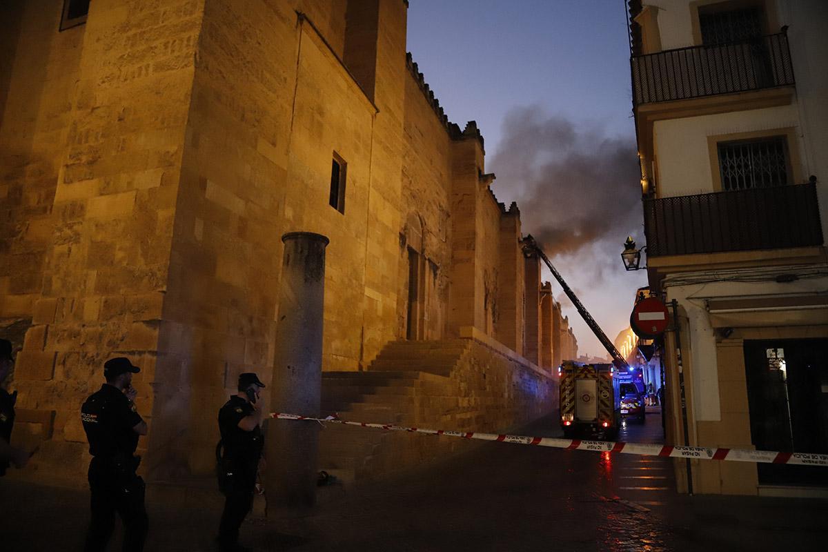 El incendio de la Mezquita-Catedral, en imágenes