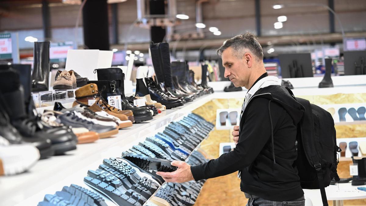 Elche lidera la presencia española en la feria internacional del calzado MICAM de Milán