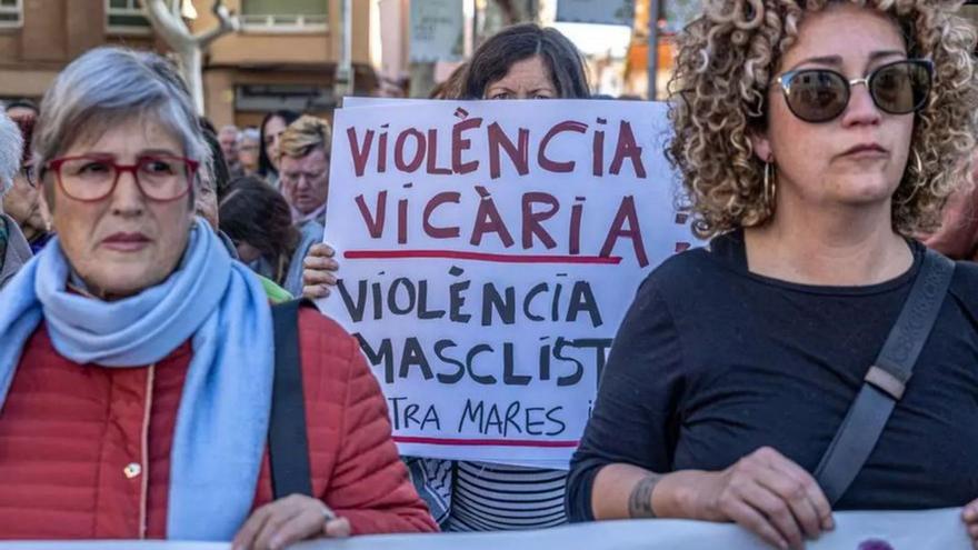 Concentración contra la violencia vicaria. |  // J.OTIX