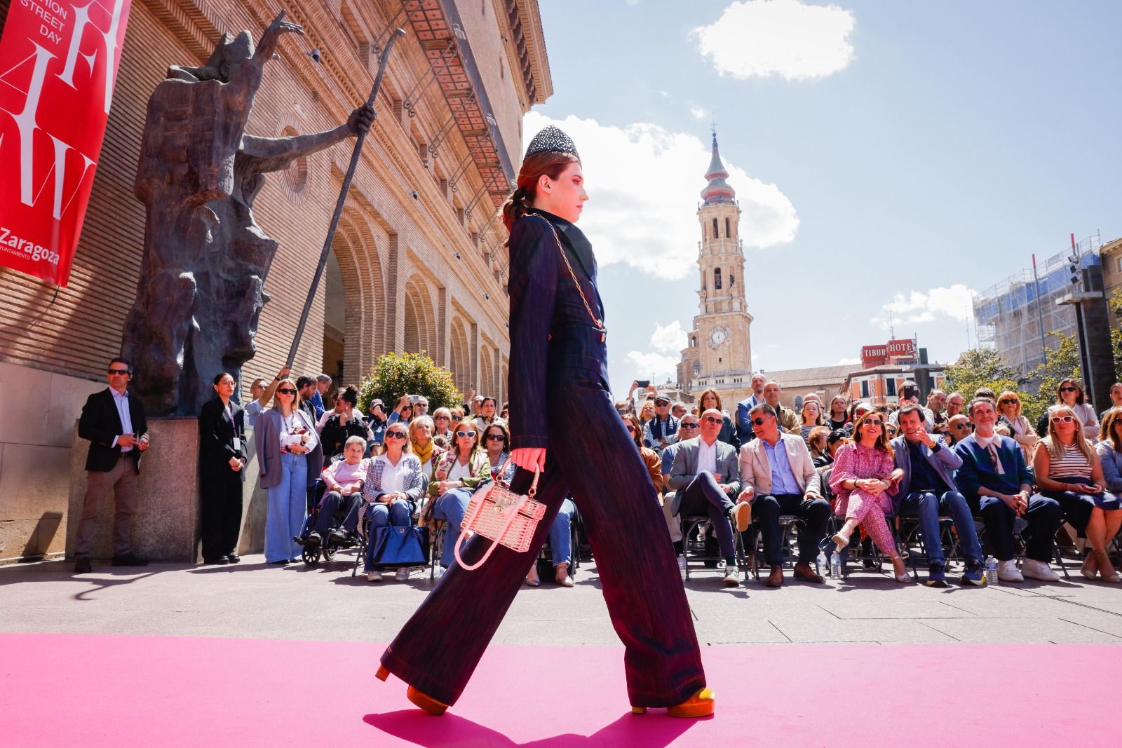 EN IMÁGENES | La Aragón Fashion Week toma la plaza del Pilar