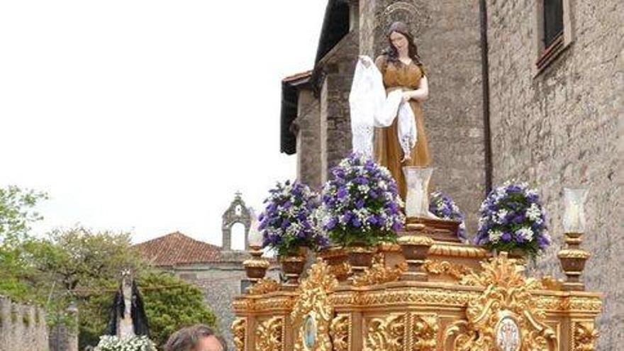 Procesión del Santo Encuentro en Llanes