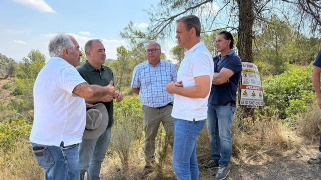 El presidente de Profomur y COSE, Francisco Carreño, (izq.) junto al consejero Marcos Ortuño.