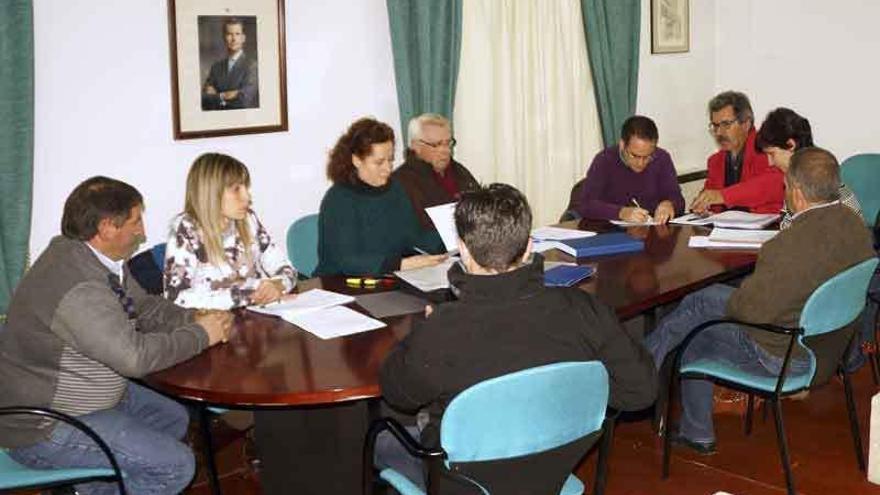 La Corporación municipal durante el pleno en el que se discutió el tema del Calvario.