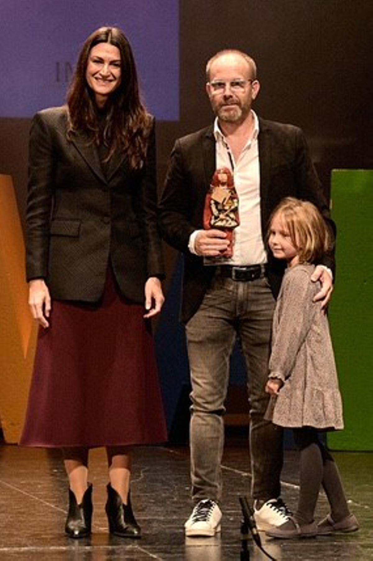 Balbina Sendra amb Salvador Ortells amb la seua filla Sara.