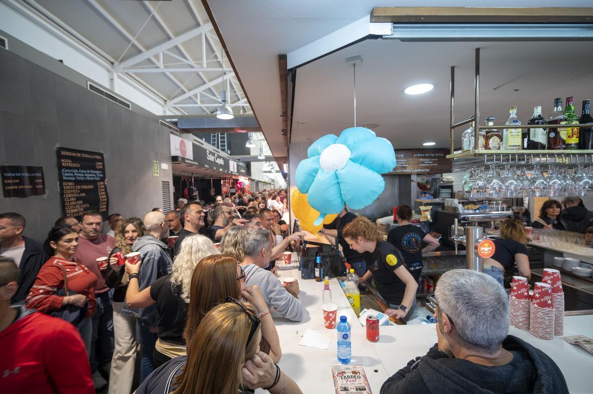 Primer tardeo en el Mercat Sagarra de Santa Coloma de Gramanet. Los organizadores confirman que habrá segunda edición. Ya están evaluando cuándo será la siguiente fecha.