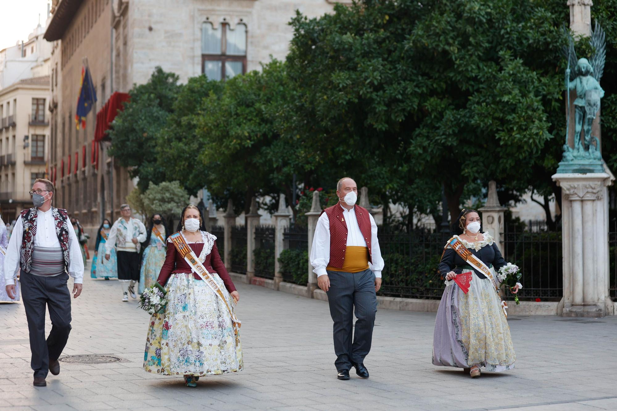 Búscate en el segundo día de Ofrenda por la calle de Caballeros (entre las 20.00 y las 21.00 horas)