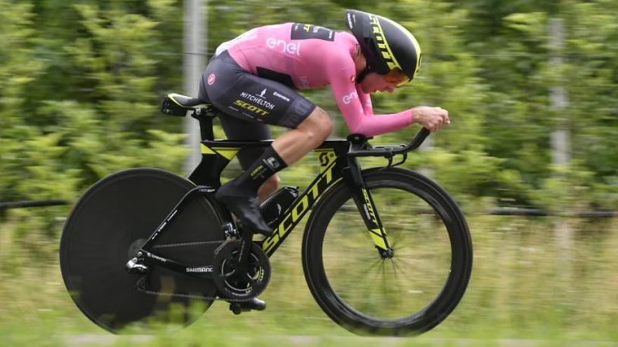 Dennis guanya la crono del Giro i Yates resisteix a Dumoulin