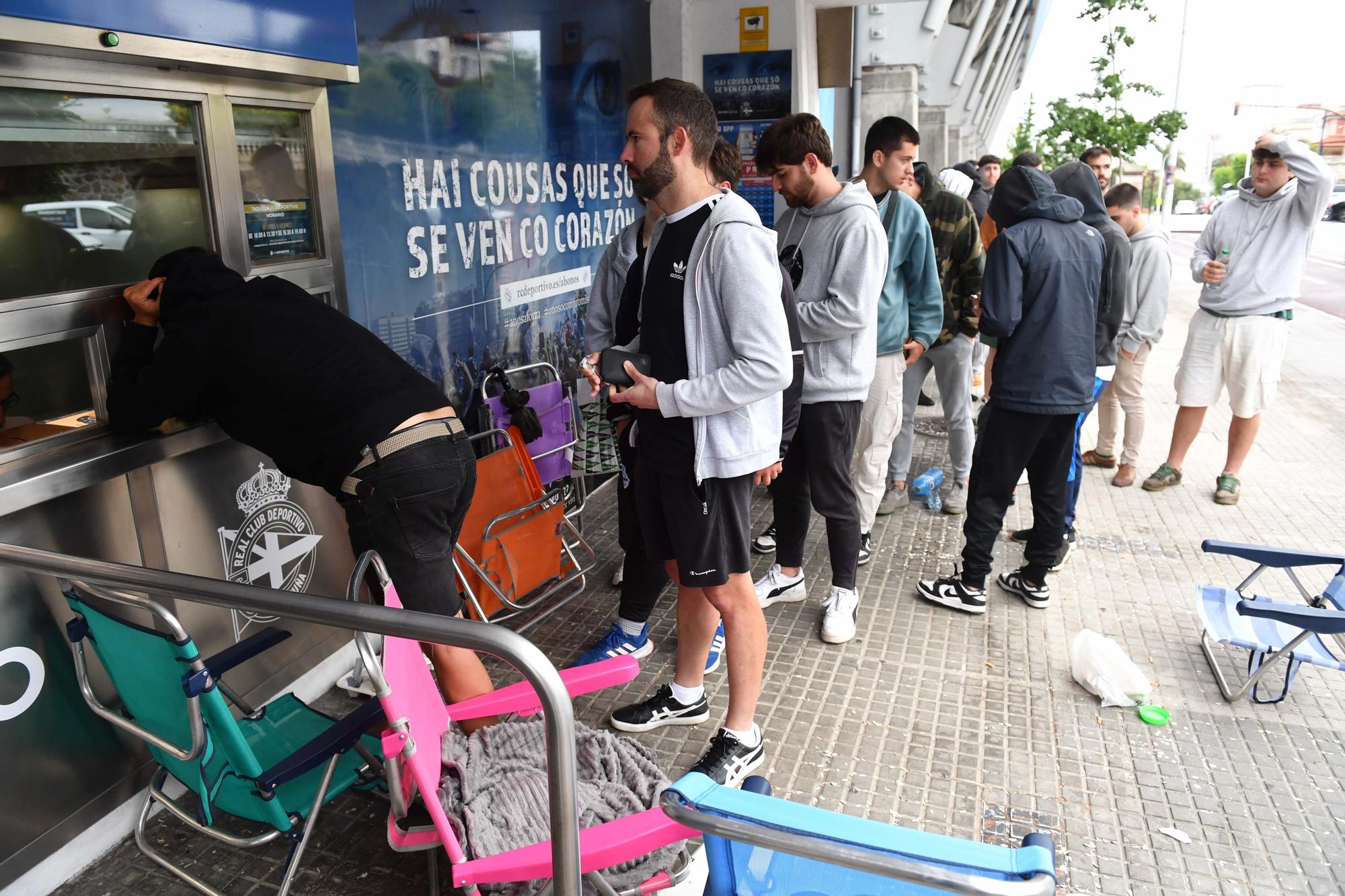 Colas en Riazor por las entradas para el partido del Dépor en Castellón