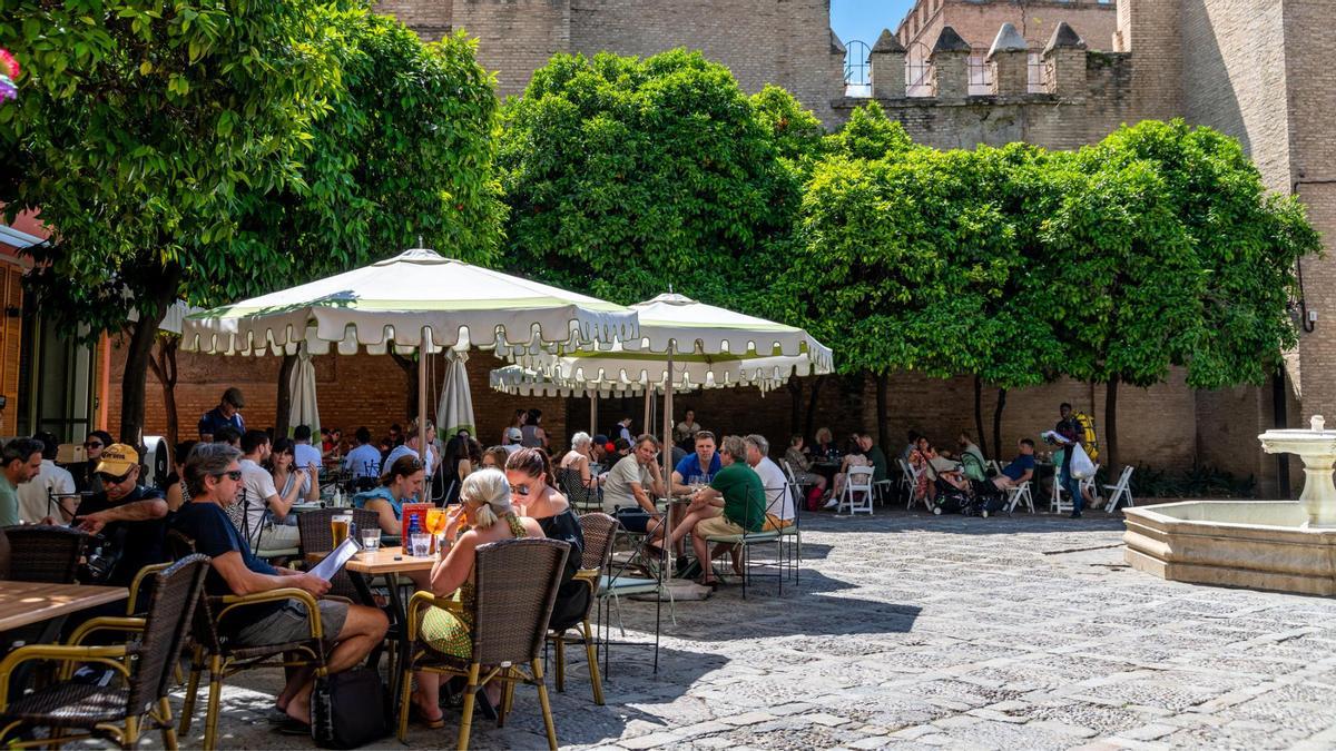 La calle de Sevilla con restaurantes de todo tipos para disfrutar de la mejor gastronomía