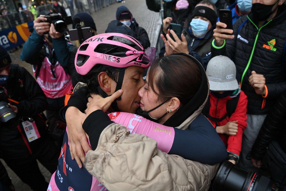 Egan Bernal, beso