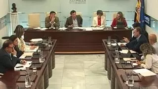 Discusión en la Asamblea extremeña: expulsan al diputado Andrés Moriano por un rifirrafe con Hipólito Pacheco