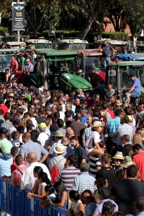 Protesta de agricultores en la Asamblea Regional