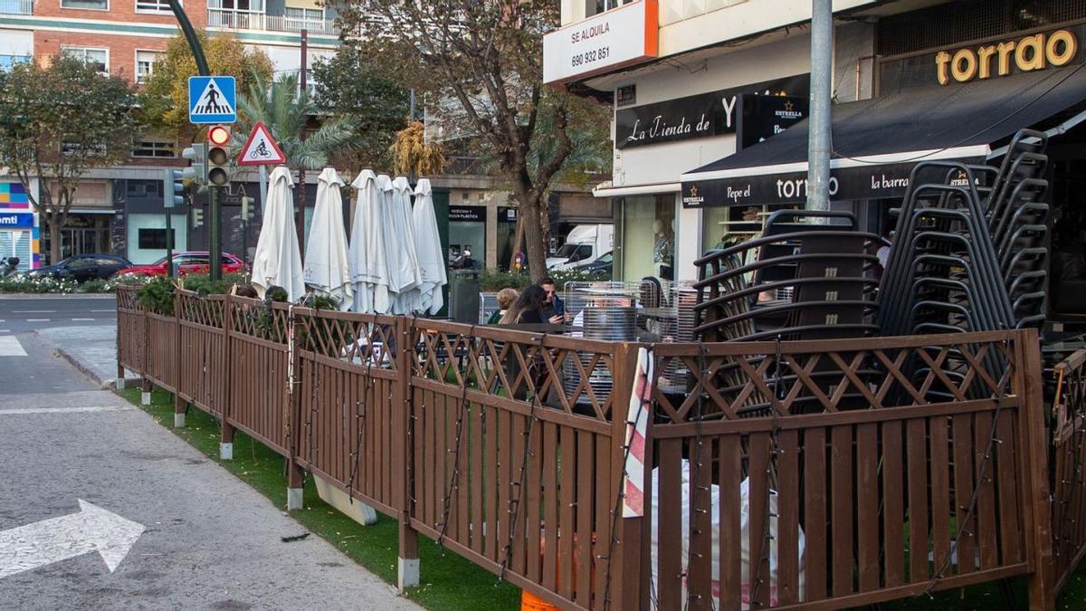 Una de las terrazas covid que se suprimieron fue la de Pepe El Torrao en la calle Cronista Carlos Valcárcel de Murcia.