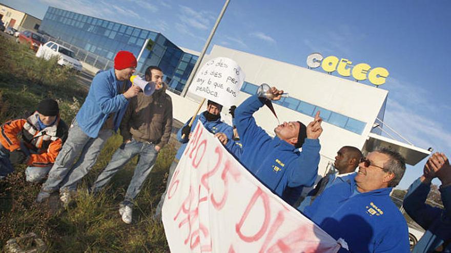 Acció de protesta dels treballadors de Cotec.
