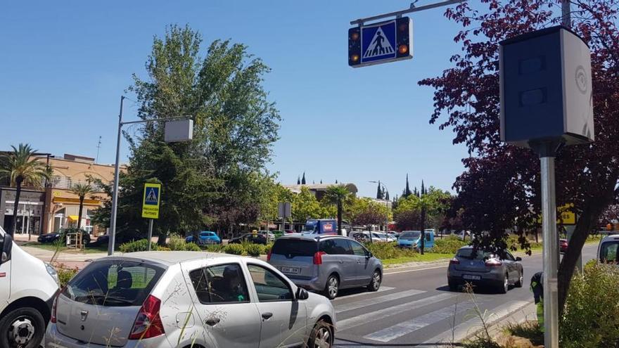 El Ayuntamiento de Badajoz instala otro radar fijo en la avenida de Elvas