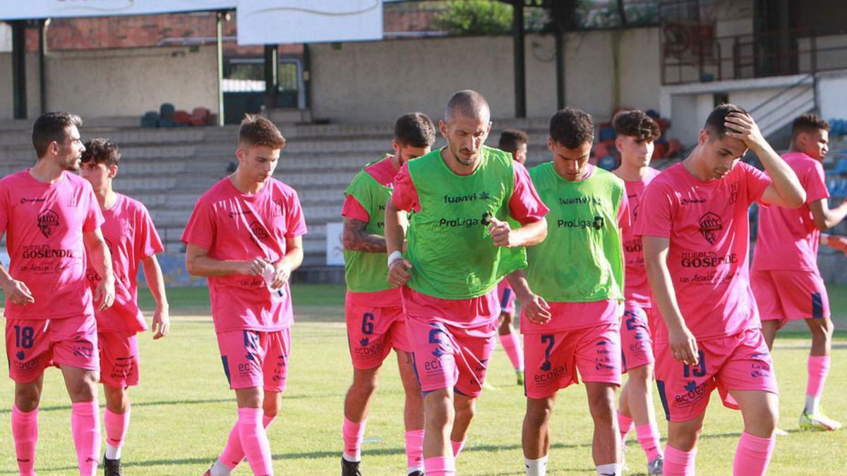 El Ourense CF antes del amistoso con Pontevedra. |  // I.OSORIO