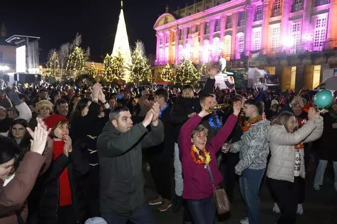 Santiago da la bienvenida al 2026 en el Obradoiro
