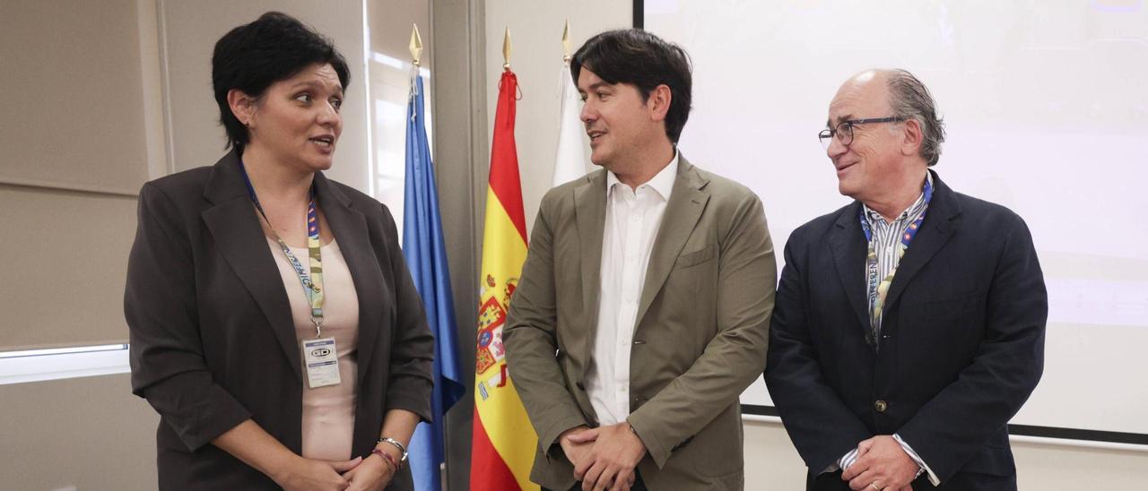 Por la izquierda, Beatriz Gómez, Borja Sánchez y Ángel de Álvaro.