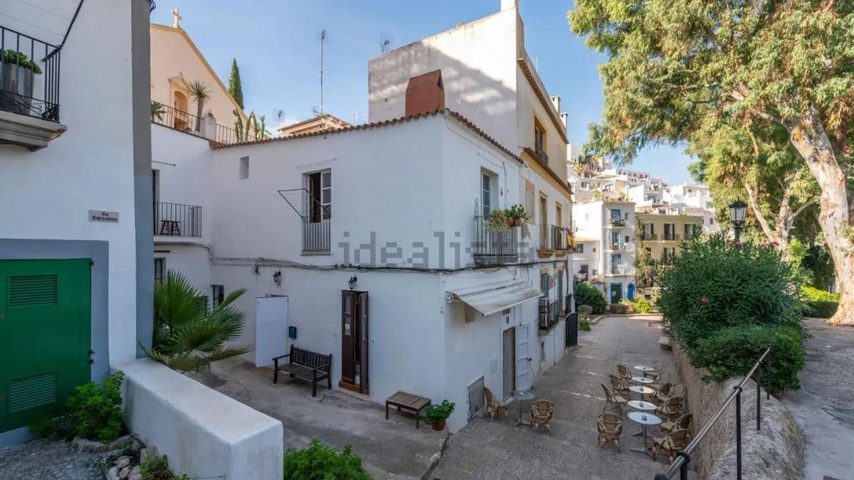 Imágenes del edificio en venta.