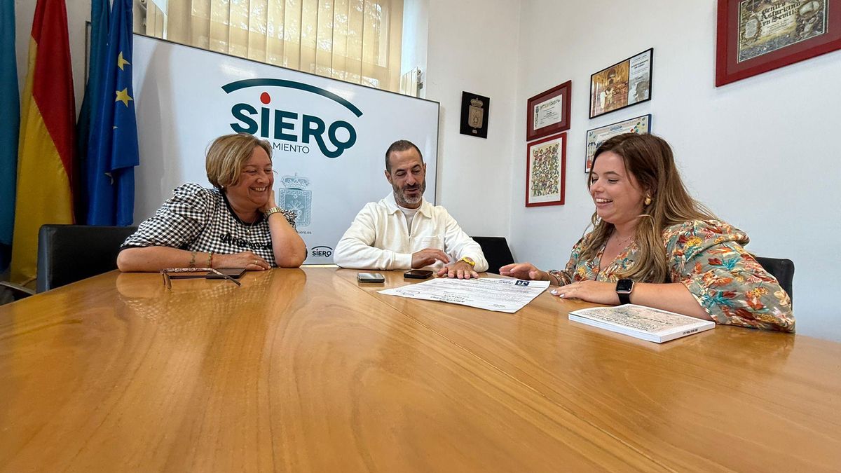 Por la izquierda, Ana Nosti, Ángel Garcia y Lourdes Álvarez, durante la presentación de las fiestas.