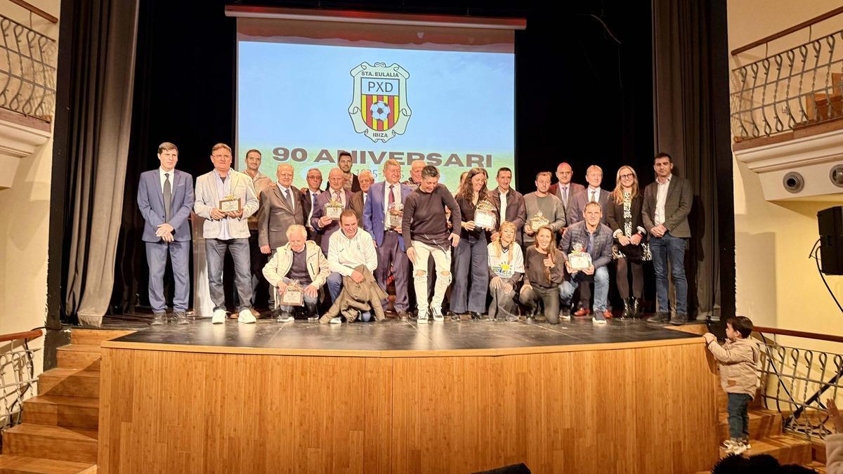 La Peña Deportiva celebra sus 90 años de historia con una emotiva gala llena de reconocimientos