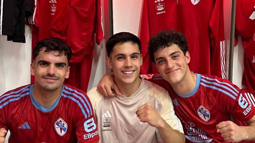 Damián, Sotelo y 
Hugo Álvarez, en el 
vestuario del Pizjuán.