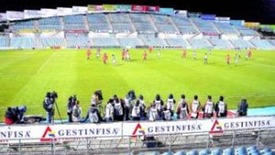 El Sevilla supera sin sobresaltos en Getafe el trámite del `botellazo´