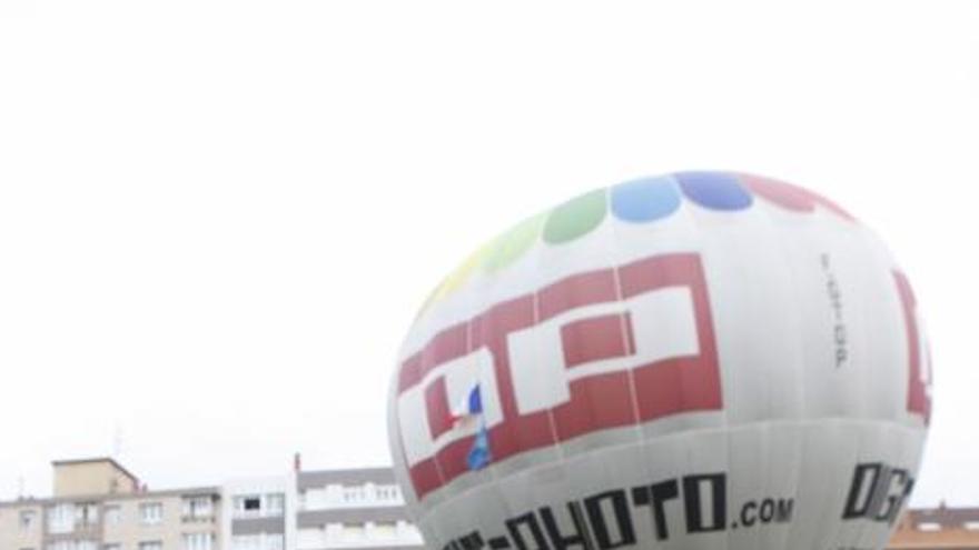 Los globos toman el &quot;solarón&quot;, en pleno centro de Gijón