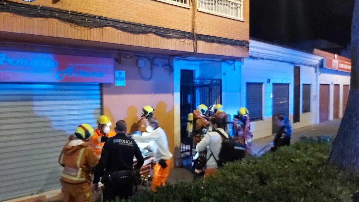 Los bomberos en la vivienda de Paterna