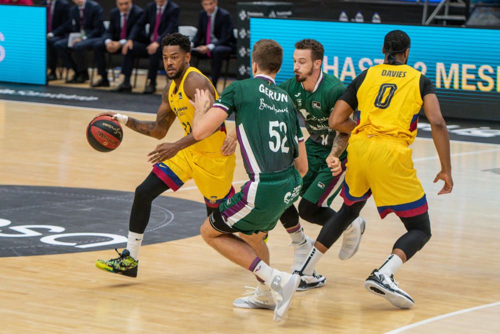 Partido entre el Unicaja y el FC Barcelona en la fase final de la Liga ACB.