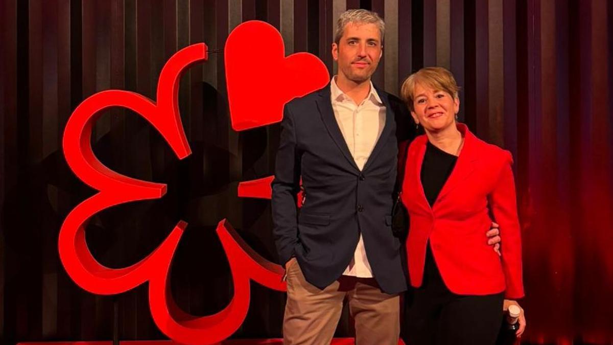 El chef Rubén Coronas y su mujer, Cristina, ayer tras recibir la Estrella Michelin en la gala celebrada en Málaga.