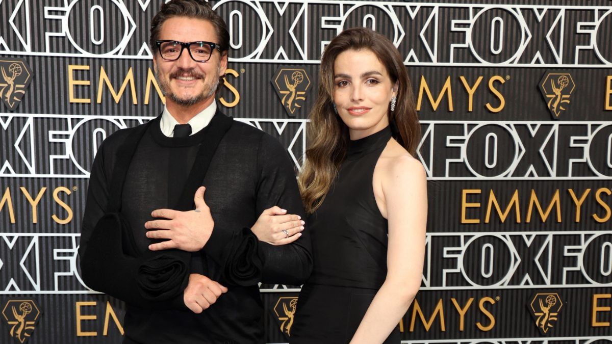 Pedro Pascal y Lux Pascal en una entrega de premios