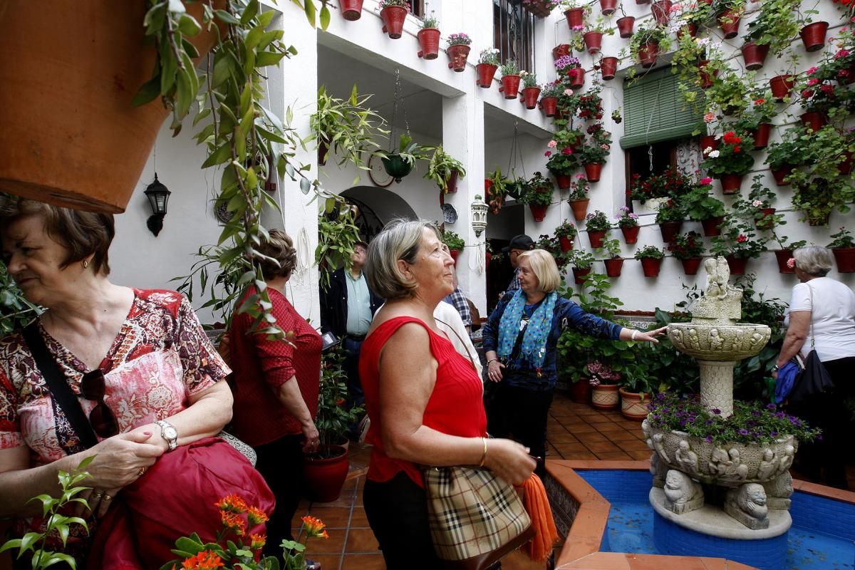 Apurando la fiesta de los patios por la Judería