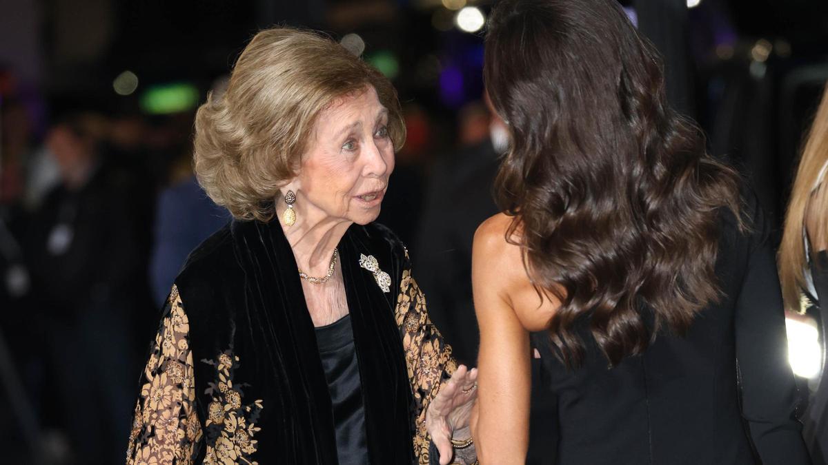 La reina Sofía y la reina Letizia, tras el acto de entrega de los premios Princesa de Asturias