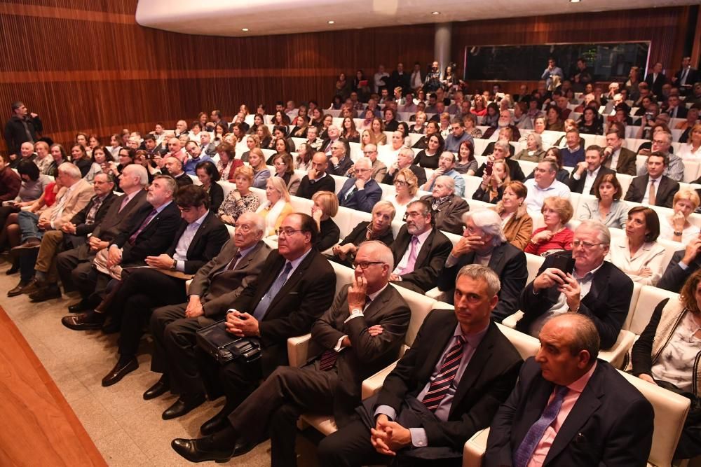 El cirujano coruñés Alberto Juffé presenta libro