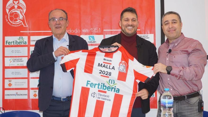 El nuevo presidente del club, el entrenador y el edil de Deportes. | LEVANTE-EMV