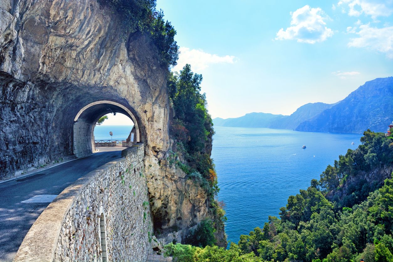 Por las carreteras de la costa amalfitana de Italia