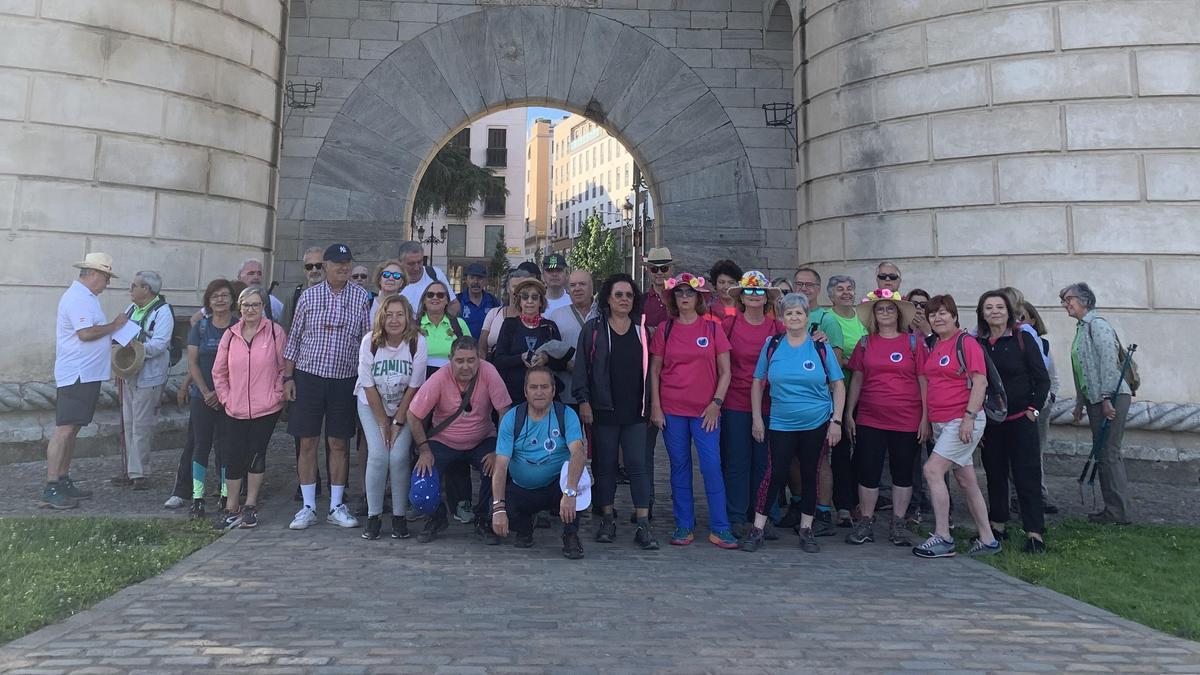 El grupo del Club Caminante Badajoz fue el primero en salir.