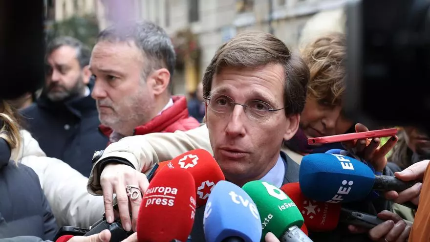 Almeida pide abordar "entre todos" el problema de los 400 sintecho en Barajas