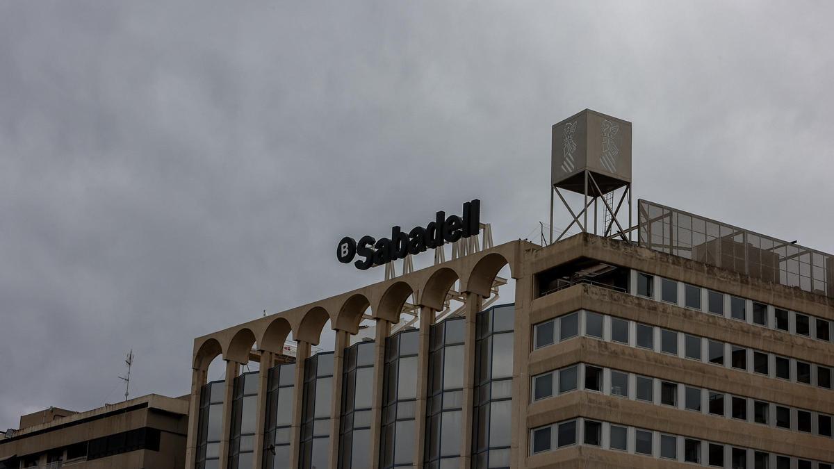 La sede social del Banco Sabadell en la ciudad de Alicante.