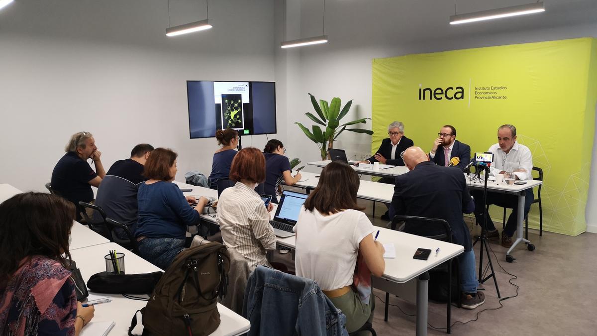 Un momento de la presentación del estudio de coyuntura trimestral de Ineca en Alicante.