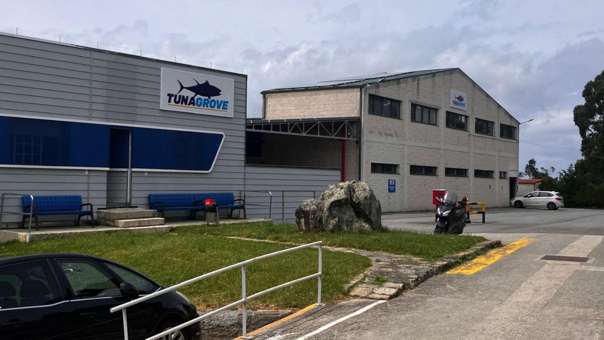 Instalaciones de Atunlo O Grove, con la rotulación de Tunagrove.