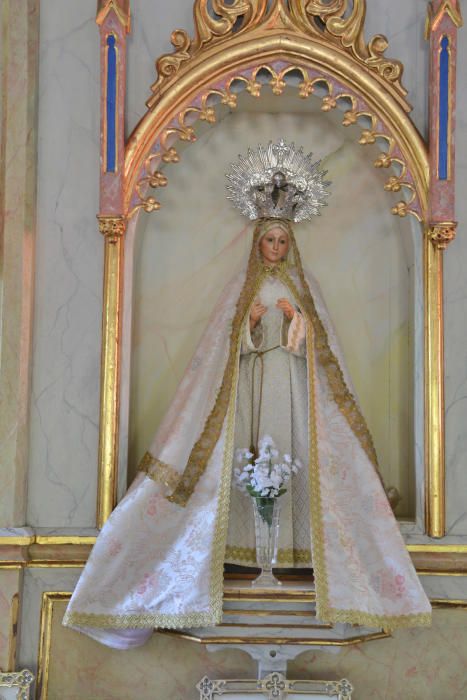 Los vecinos del pueblo de Prámaro, orgullosos de las dos capillas que tienen dedicadas a la Virgen de los Remedios y al Ángel de la Guarda