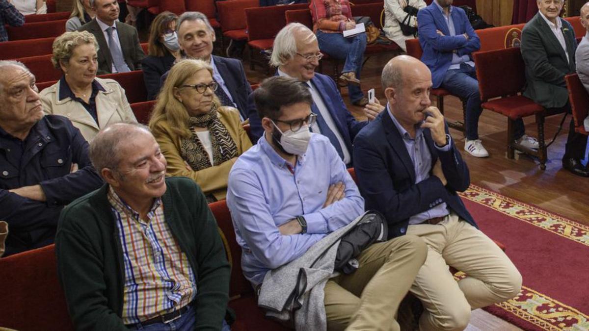 Asistentes a la toma de posesión de la Defensora Universitaria en el Paraninfo de la Universidad, en Oviedo. | Jaime Casanova