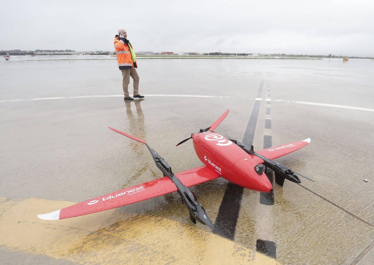 El aeropuerto de Palma acoge una demostración del vuelo de un dron que transporta órganos o sangre entre islas