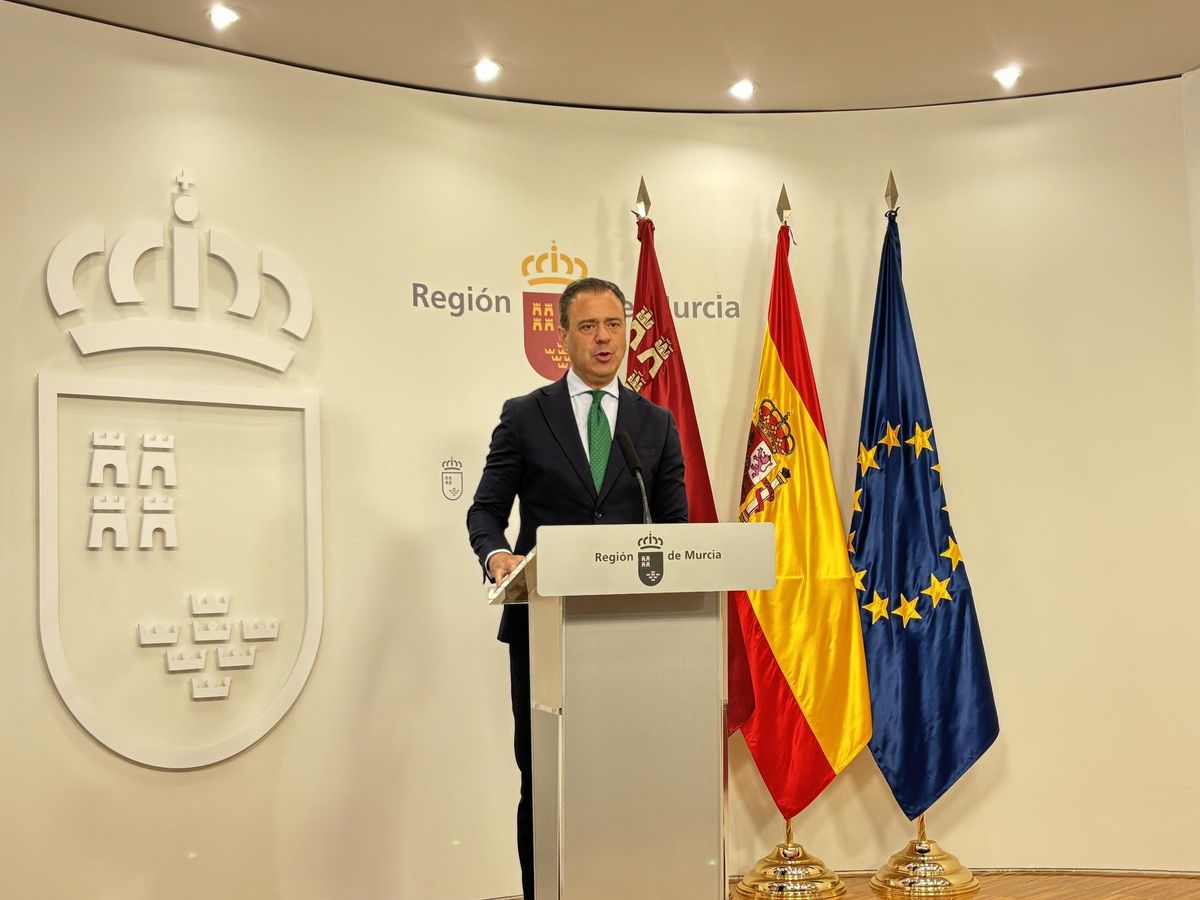El portavoz del Gobierno regional, Marcos Ortuño, este jueves en el Palacio de San Esteban.