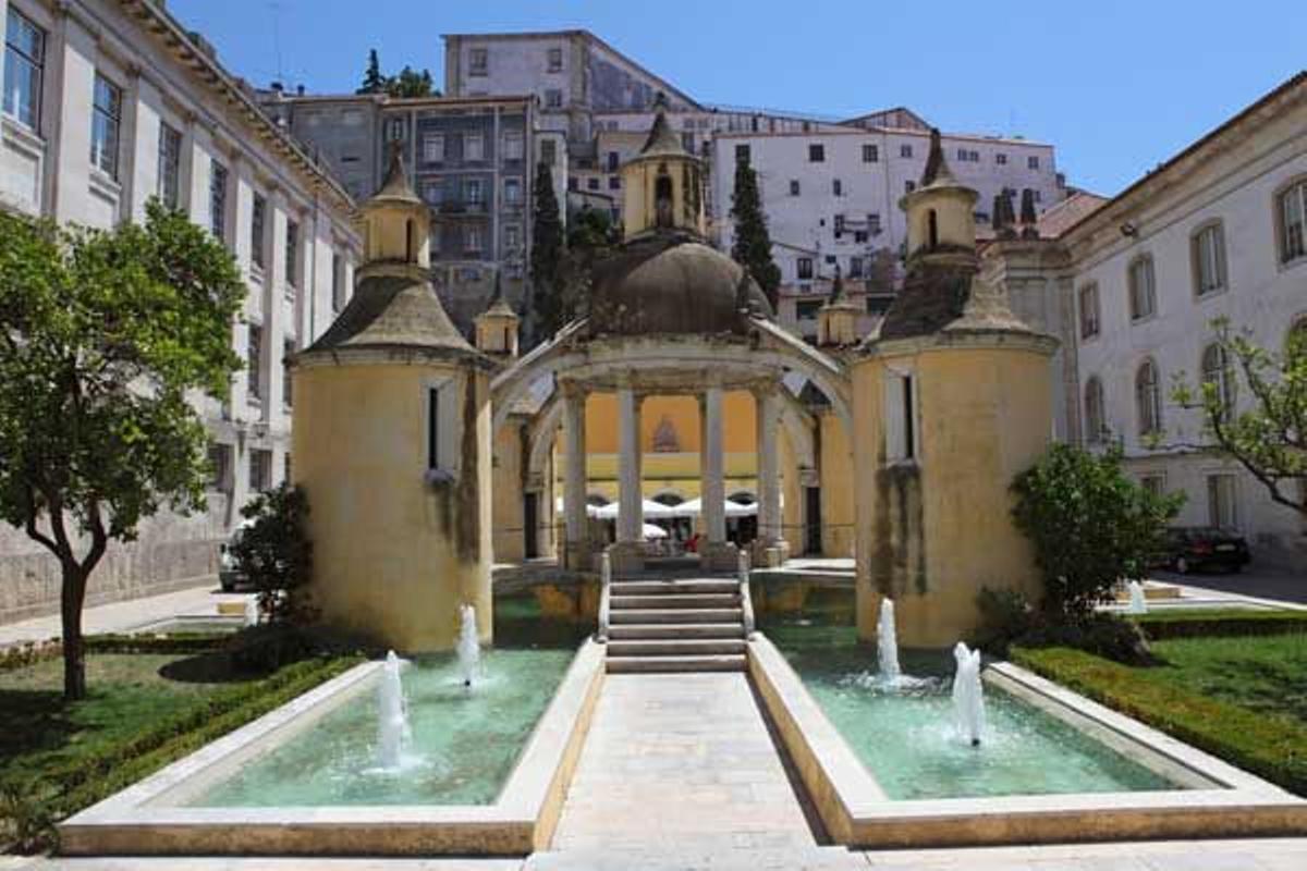 El pabellón del Jardim de Manga y su fuente formó parte del Monasterio de la Santa Cruz de Coimbra.