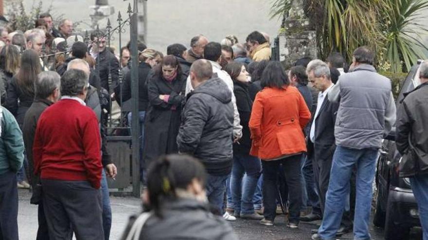 Dolor y rabia en el entierro de la mujer de Crecente