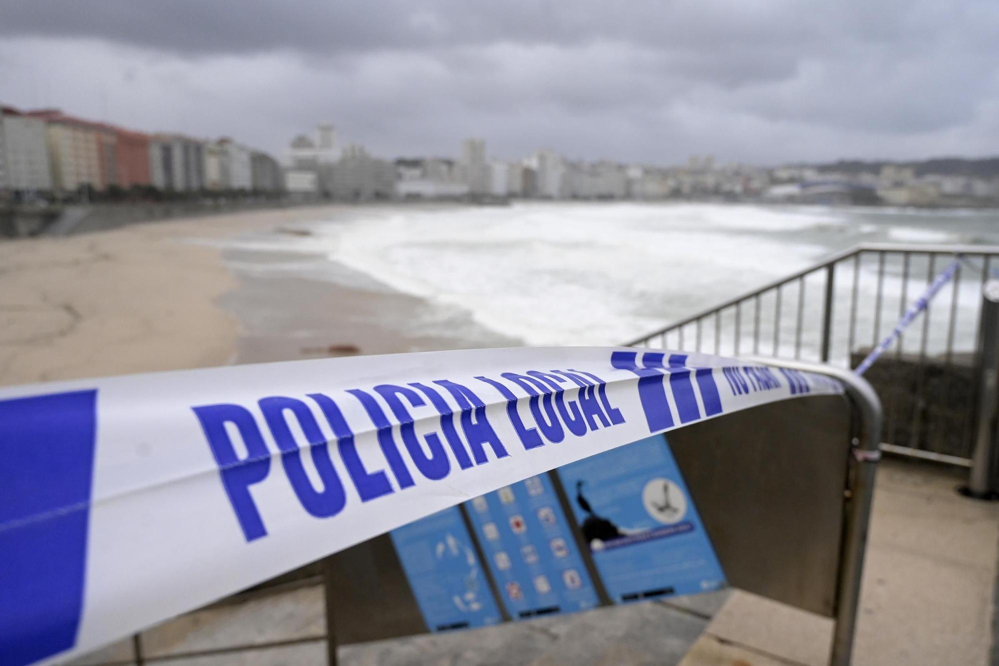 Alerta roja en la costa de A Coruña con olas de hasta diez metros