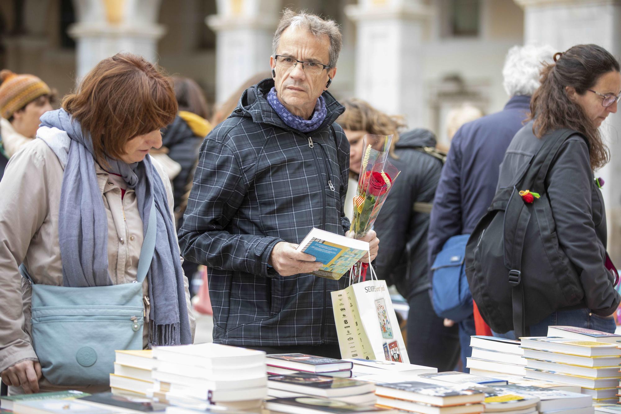 Sant Jordi en Palma revive tras la lluvia